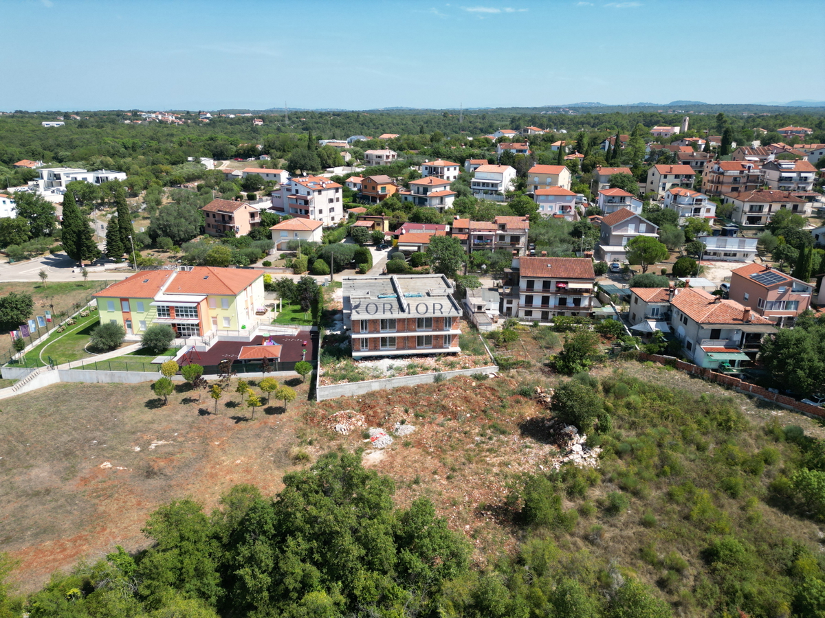 Čudovit manjši objekt v bližini Umaga